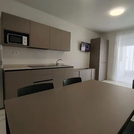 Apartmán Stylish Flat With Terrace For Your In *