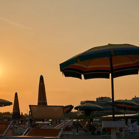 Stylish Flat With Terrace For Your In Apartmán Bibione