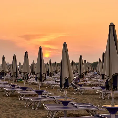 Stylish Flat With Terrace For Your In Apartmán Bibione